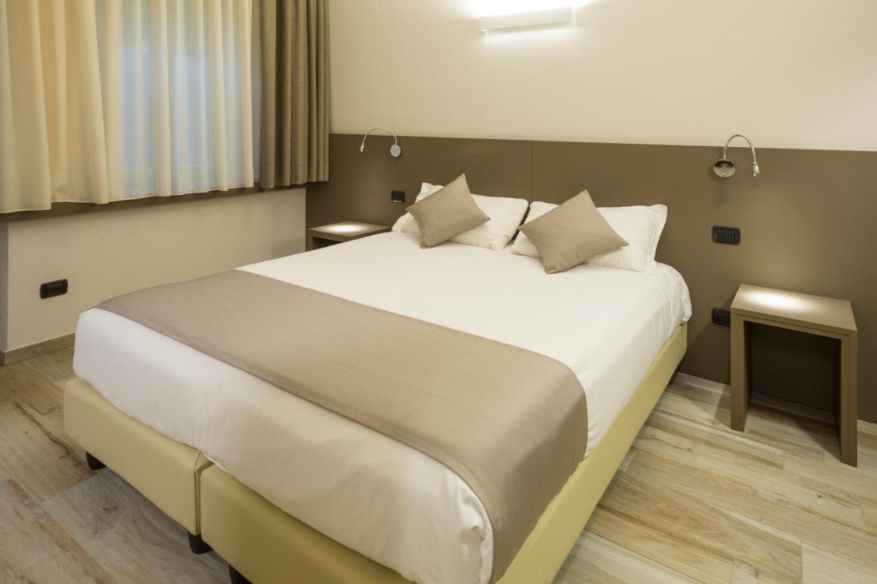 Hotel Baia Di Pare Valmadrera Kültér fotó