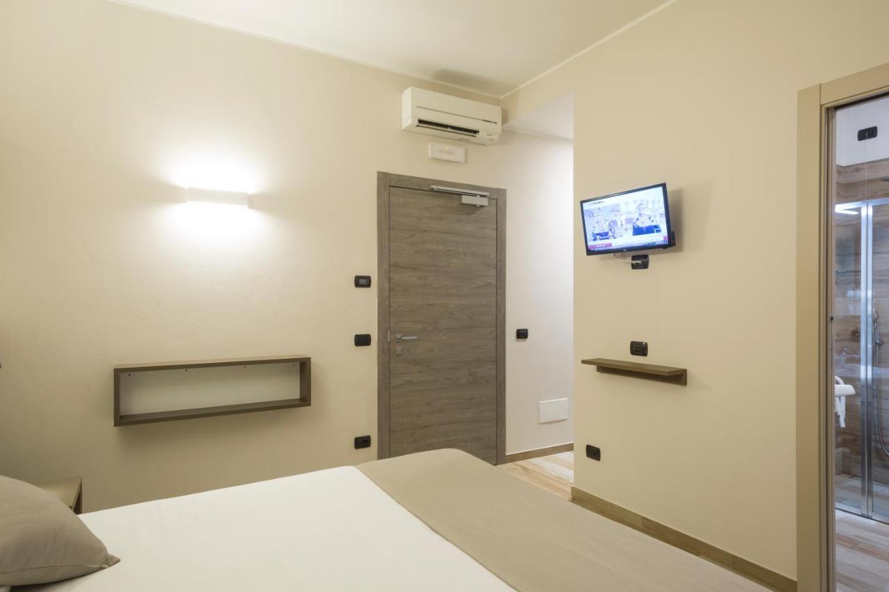 Hotel Baia Di Pare Valmadrera Kültér fotó