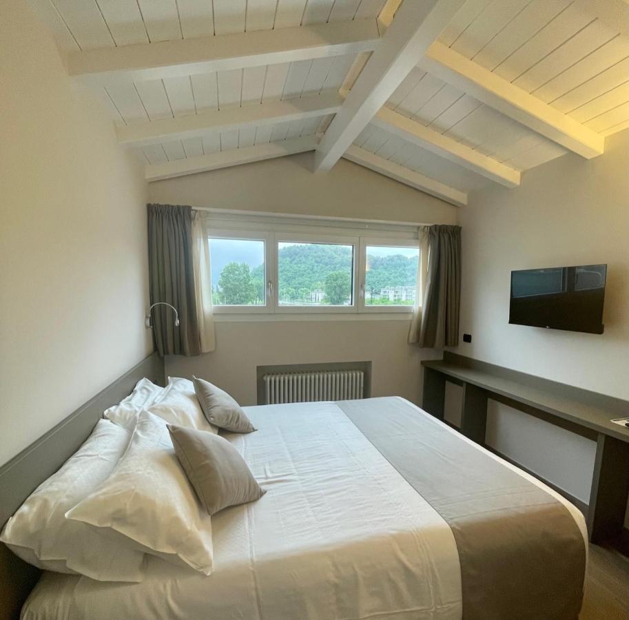 Hotel Baia Di Pare Valmadrera Kültér fotó