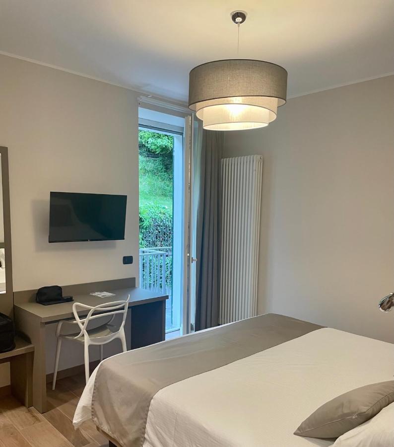 Hotel Baia Di Pare Valmadrera Kültér fotó