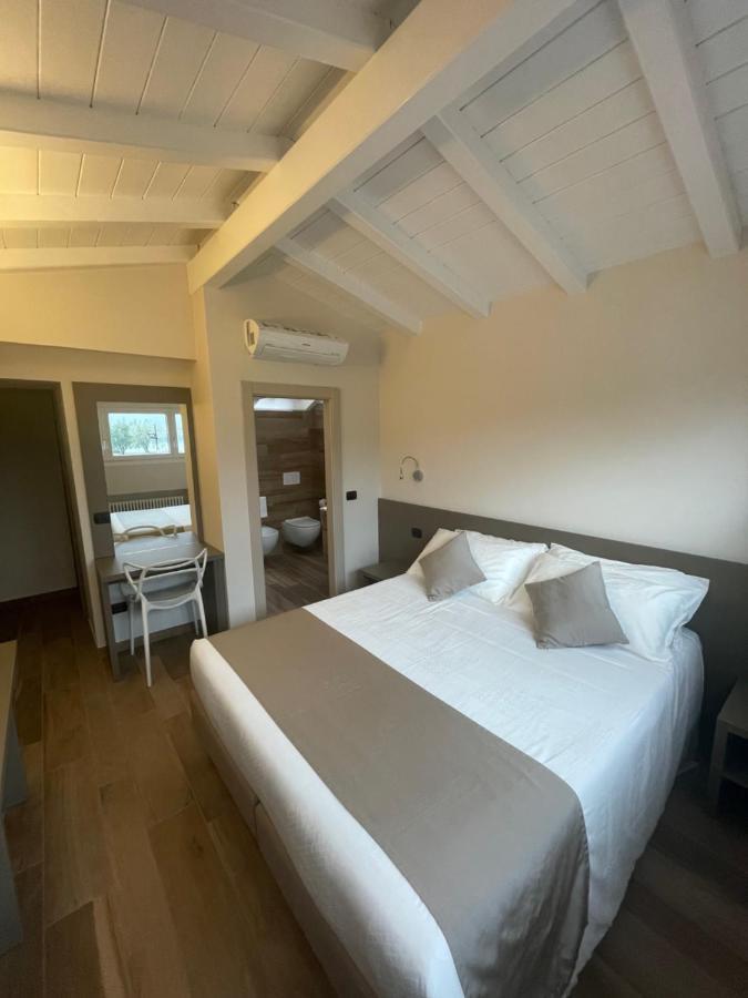 Hotel Baia Di Pare Valmadrera Kültér fotó
