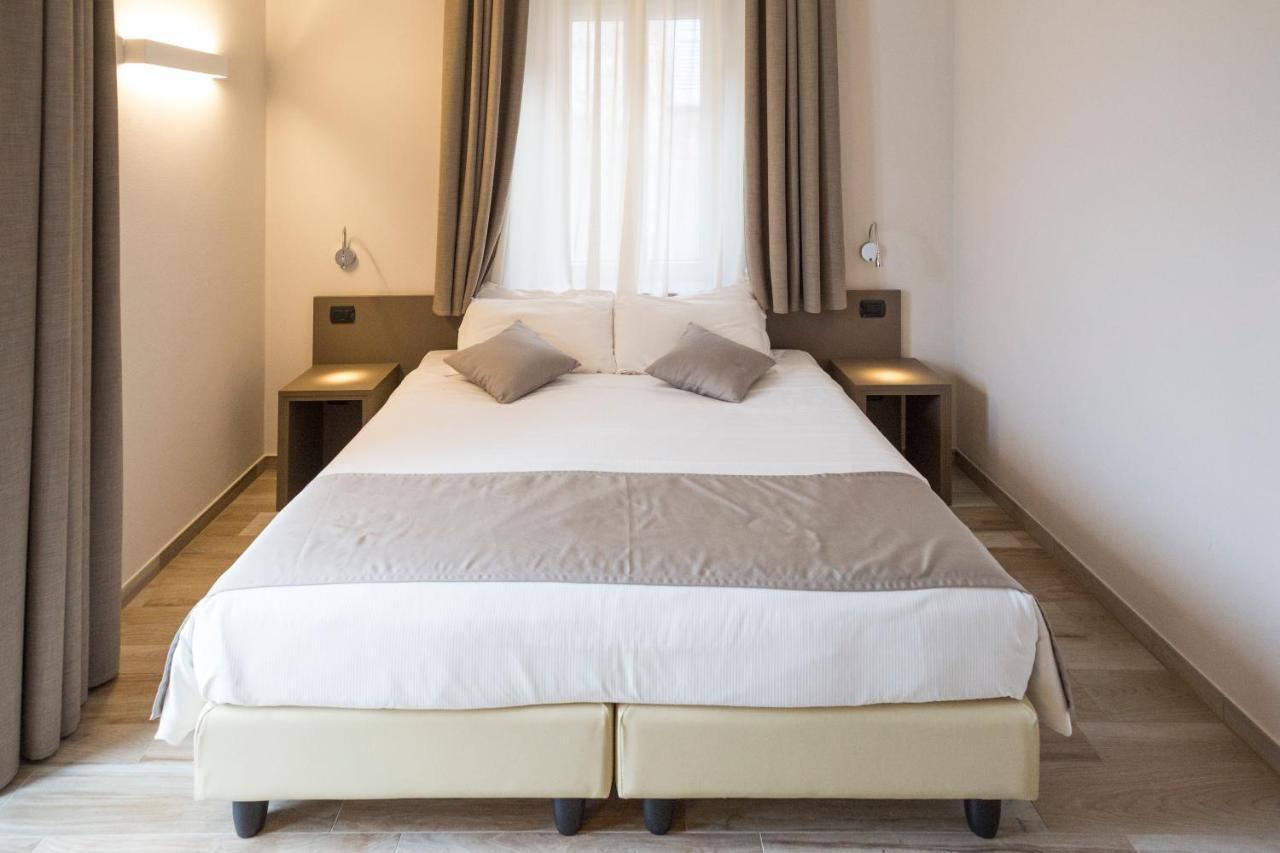 Hotel Baia Di Pare Valmadrera Kültér fotó