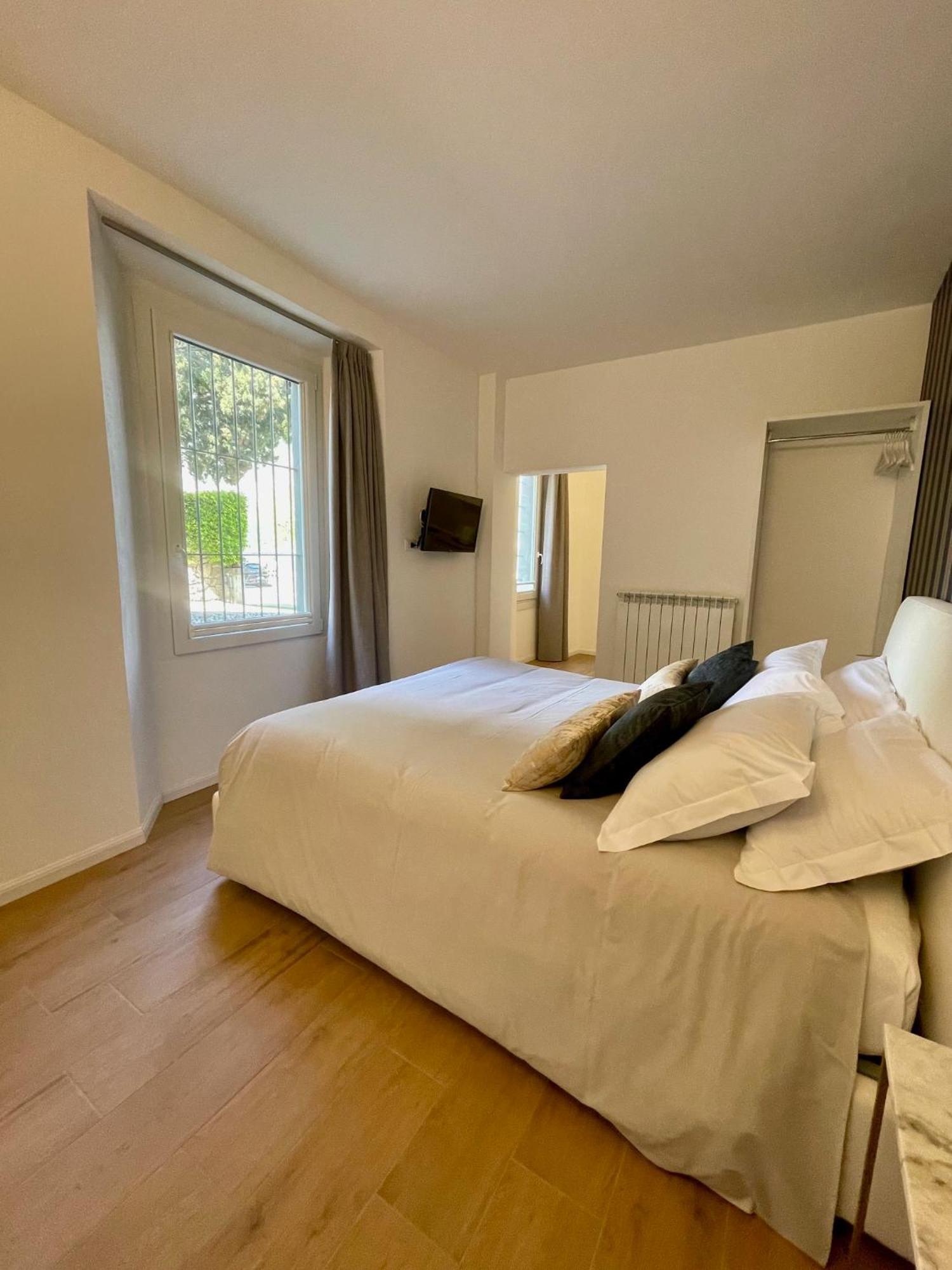 Hotel Baia Di Pare Valmadrera Kültér fotó