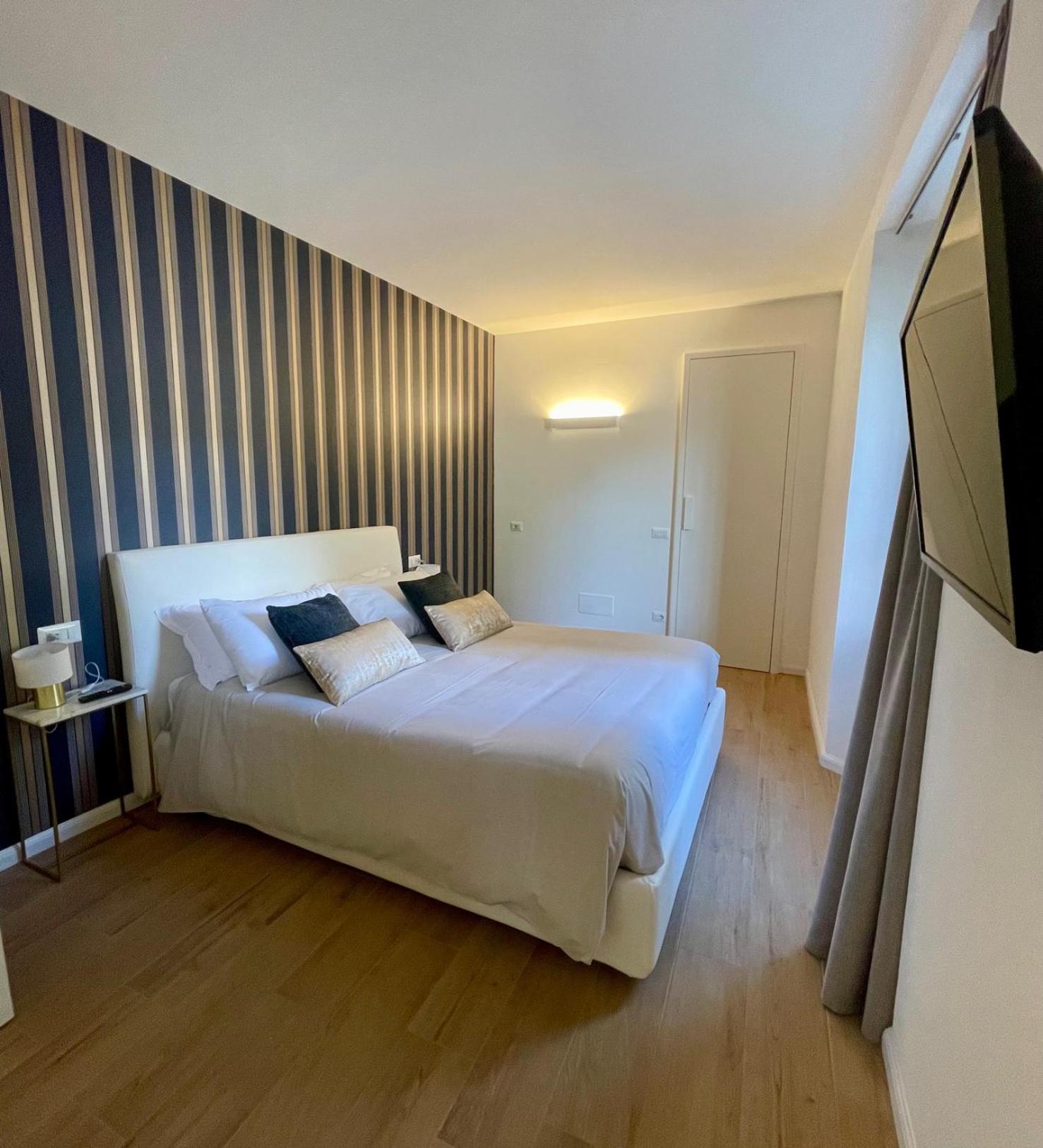 Hotel Baia Di Pare Valmadrera Kültér fotó