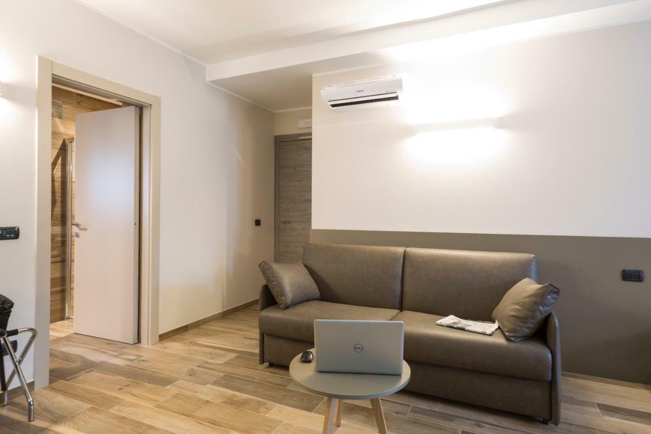 Hotel Baia Di Pare Valmadrera Kültér fotó