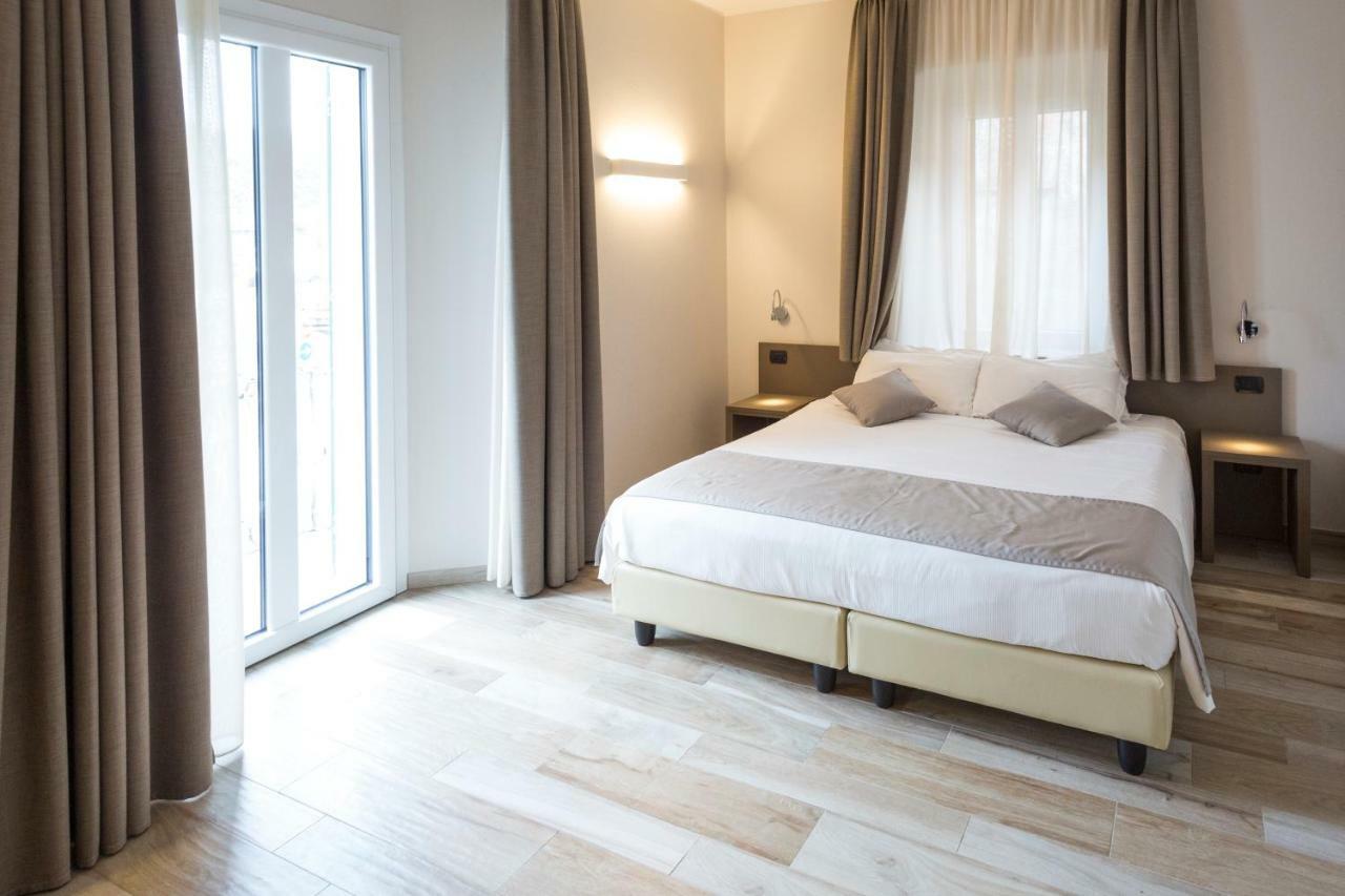Hotel Baia Di Pare Valmadrera Kültér fotó