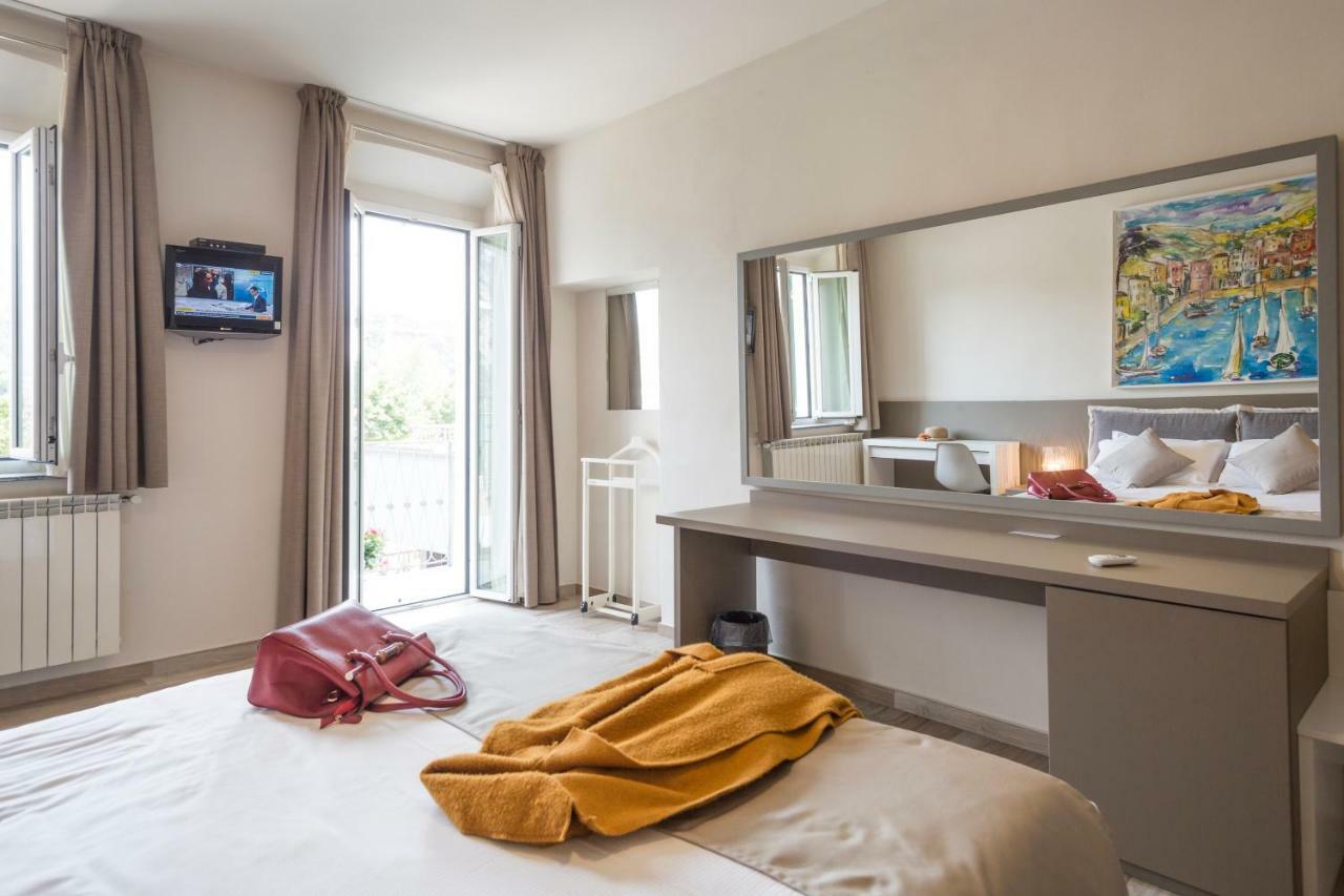 Hotel Baia Di Pare Valmadrera Kültér fotó